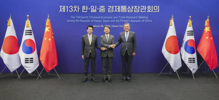 港盘马来盘印尼盘欧洲盘
_“中国尊重合作港盘马来盘印尼盘欧洲盘
，比特朗普要人拍他马屁，更受全球欢迎”