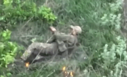 皇冠信用网会员_数十名俄军吞枪自杀皇冠信用网会员，多名女兵被炸死！用枪爆头会有痛苦吗？