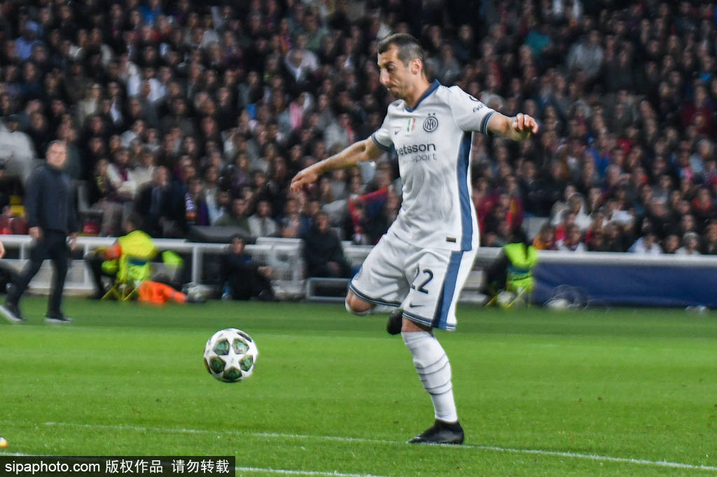 皇冠信用网登_欧冠-进球大战皇冠信用网登！邓弗里斯2射1传亚马尔破门 巴萨3-3国米