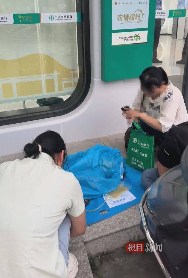 皇冠信用网登2代理_家属称重病妇女被要求“本人到银行”才能取款皇冠信用网登2代理,办理业务过程中人突然去世,株洲多方回应