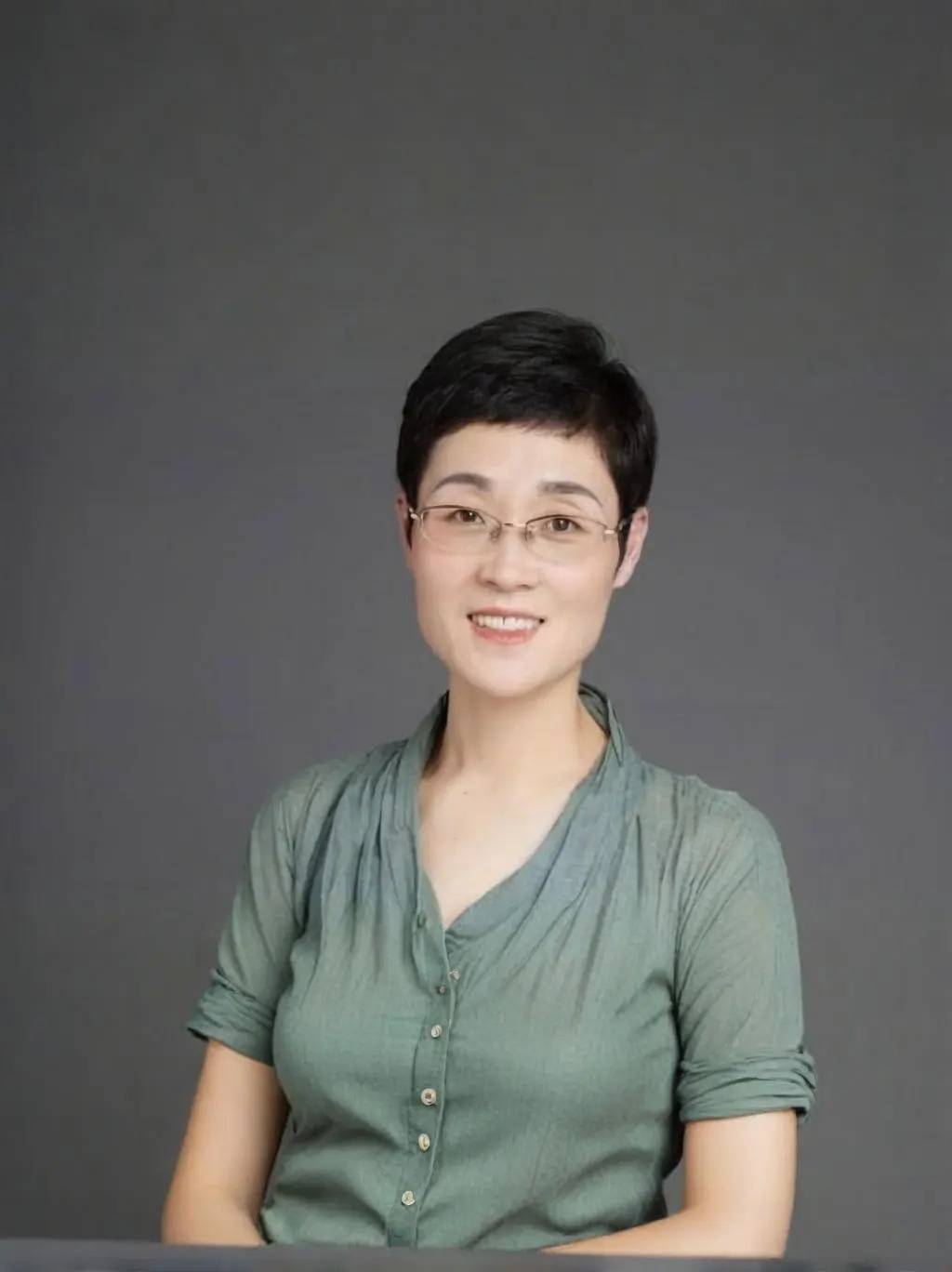 怎么开通皇冠信用开户_“刘晓艳发文”登热搜第一怎么开通皇冠信用开户，周思成再回应：可以学历、成绩一般，但不能学历造假