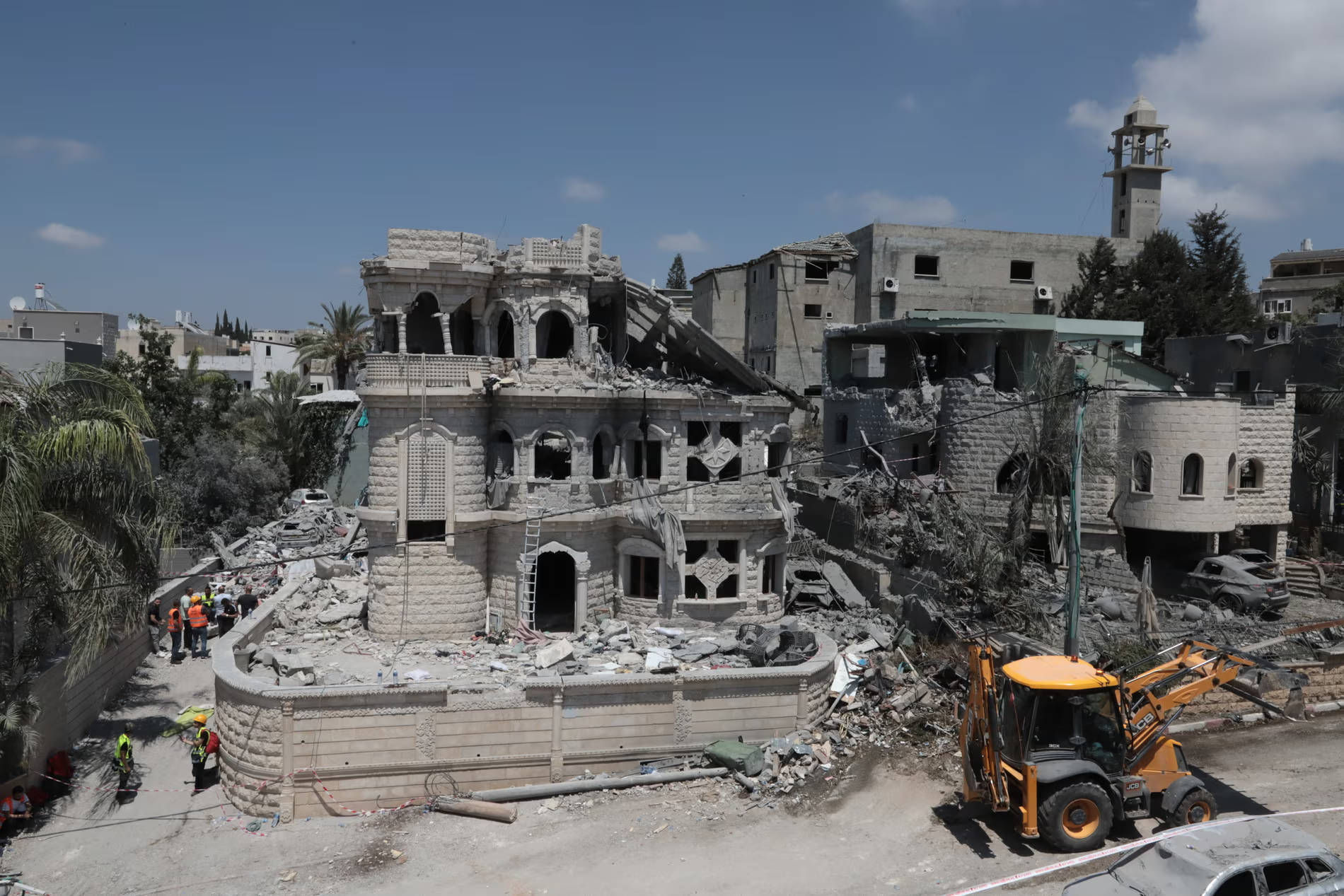 皇家马德里足球
_伊朗导弹“砸”出的裂痕？“在以色列皇家马德里足球
，就连死亡也不平等”