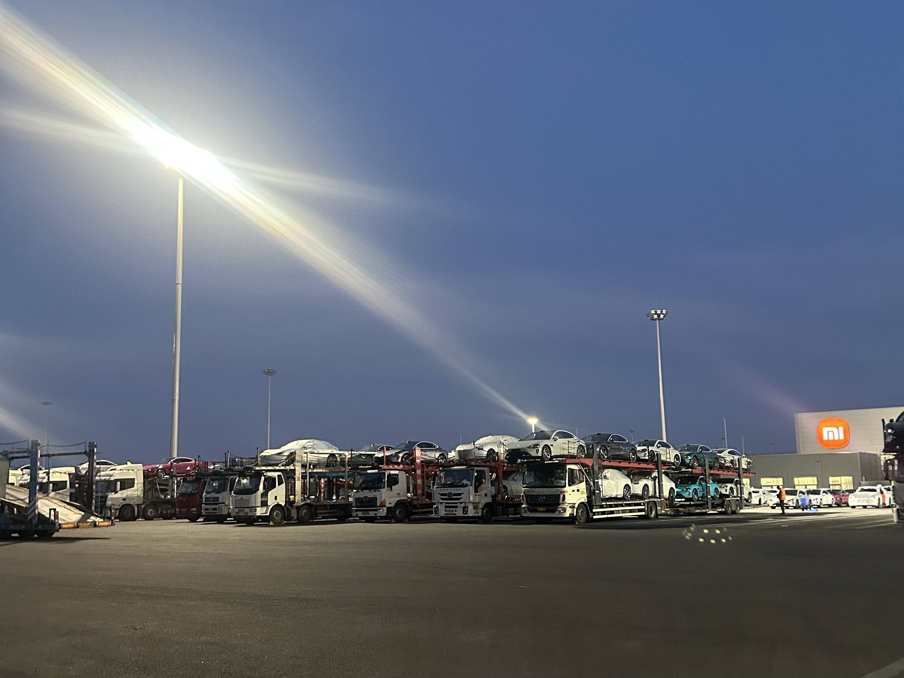 甲府风林 v 爱媛_小米YU7上市72小时：“锁单+1”刷屏工作群甲府风林 v 爱媛，提车时间最长超一年，雷军直面“产能挑战”？