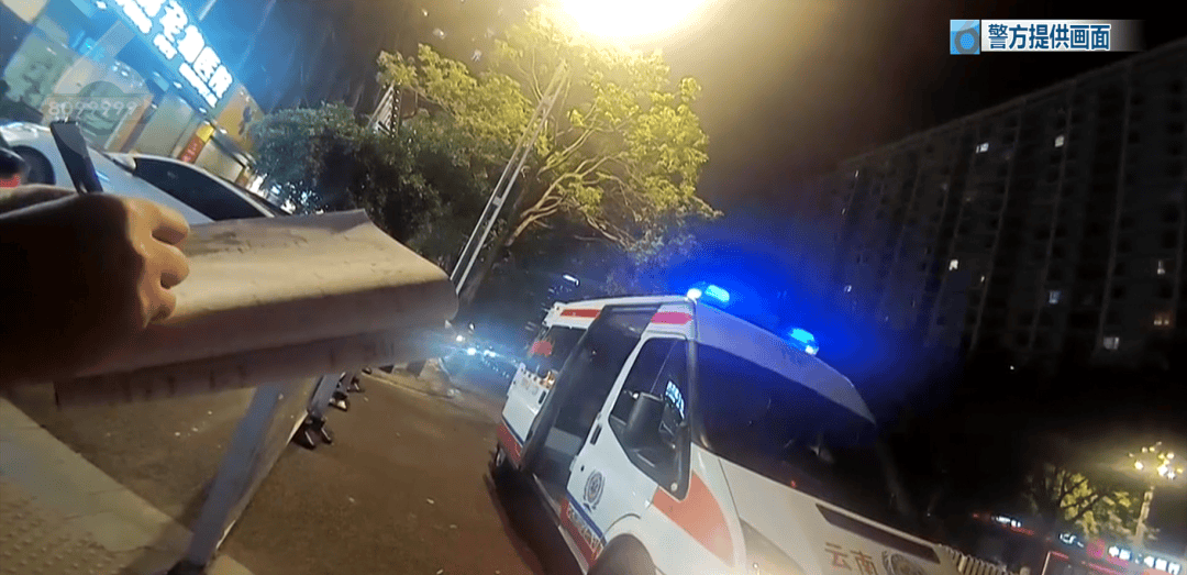 皇冠代理怎么拿_“地上全是白蛇皇冠代理怎么拿!”女子冲进昆明一商场求救……