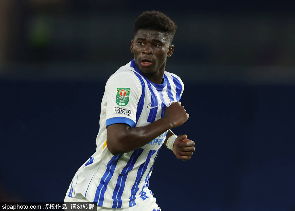 皇冠信用盘平台出租_曼联新星崛起:巴莱巴与红魔达成5年协议皇冠信用盘平台出租,转会背后隐藏着怎样的故事?