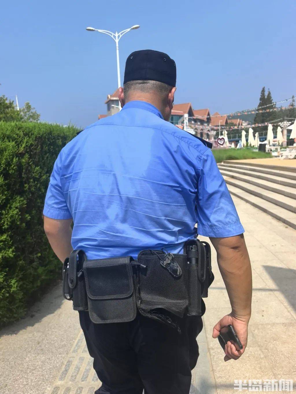 皇冠信用网平台
_70岁老人来青岛一浴游泳皇冠信用网平台
，上岸发现衣服和手机都不见了，民警找了两个多小时……