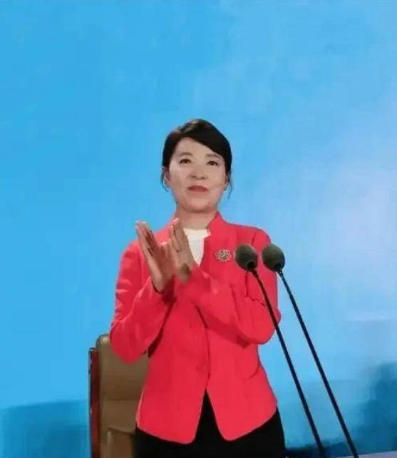 AC米兰vs克雷莫内塞
_“换装主席”王莉霞的堕落：从光鲜人设到腐败深渊