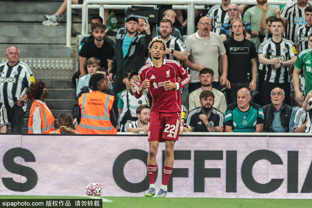 葡萄牙超级联赛_英超-埃基蒂克破门16岁新星第100分钟绝杀 利物浦3-2十人纽卡