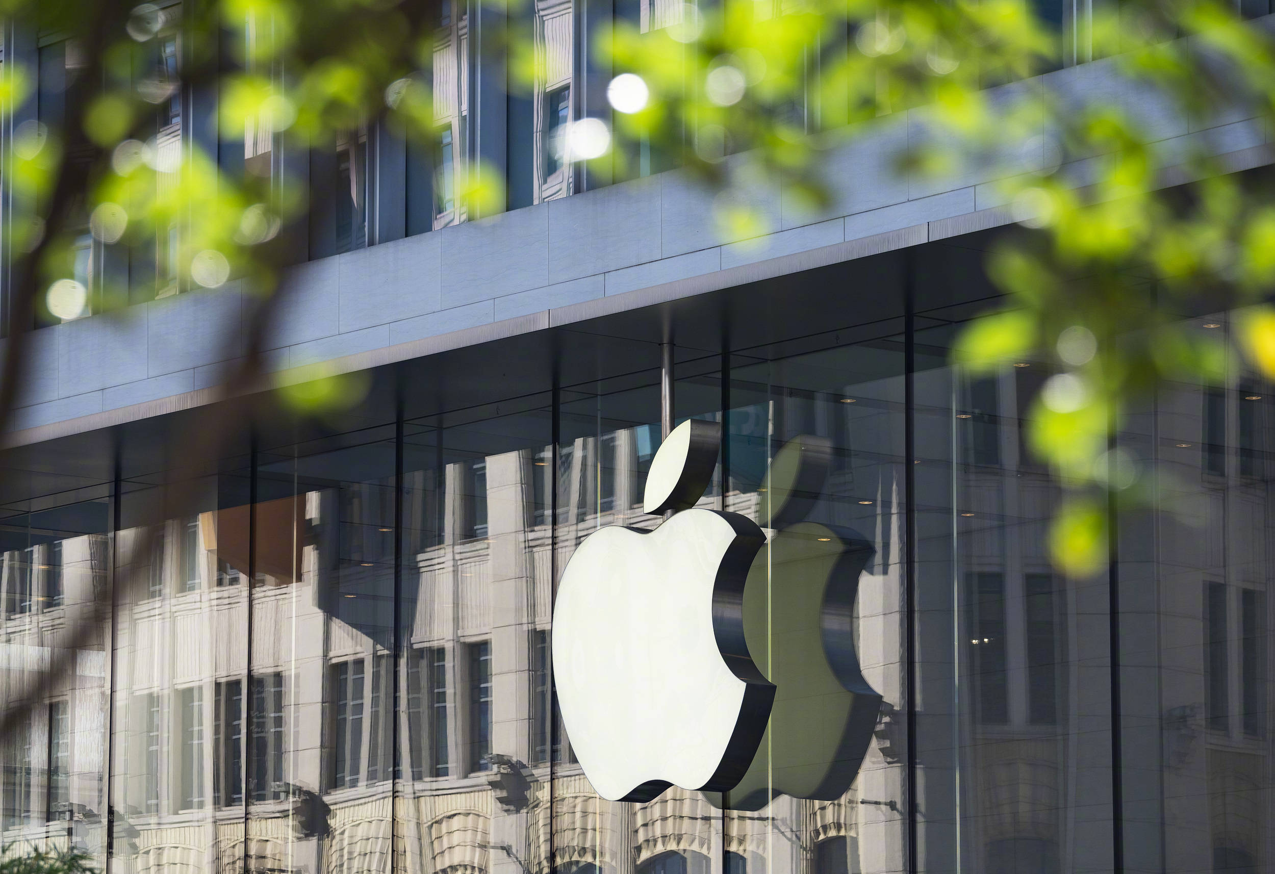 西班牙甲组联赛_iPhone17 发布前夜西班牙甲组联赛，苹果AI人才大败局