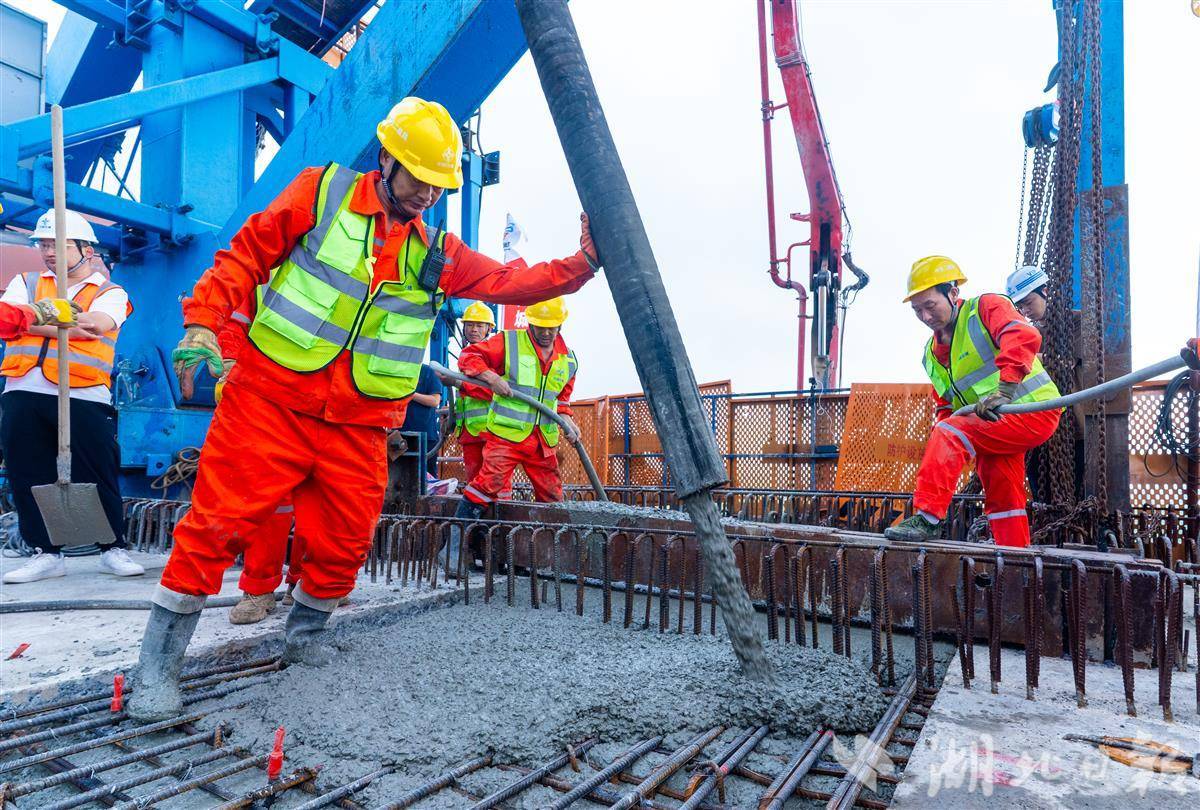 洪都拉斯国家联赛_在鄂央企承建洪都拉斯国家联赛!昌九高铁南昌扬子洲赣江公铁大桥合龙