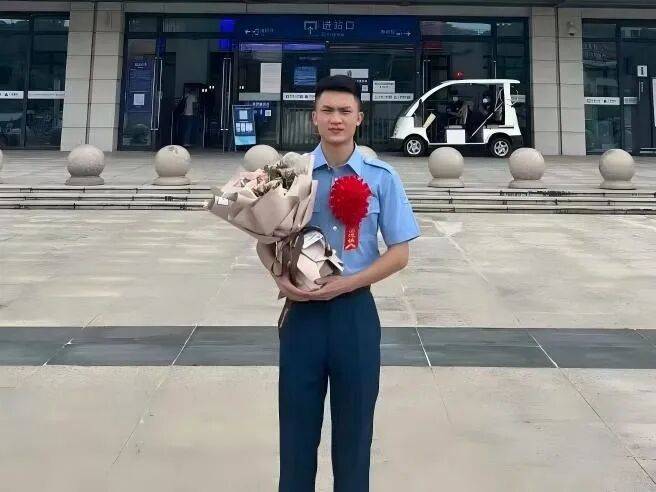 皇冠信用网开户
_牛!退役半个月皇冠信用网开户
,他第三次入伍!