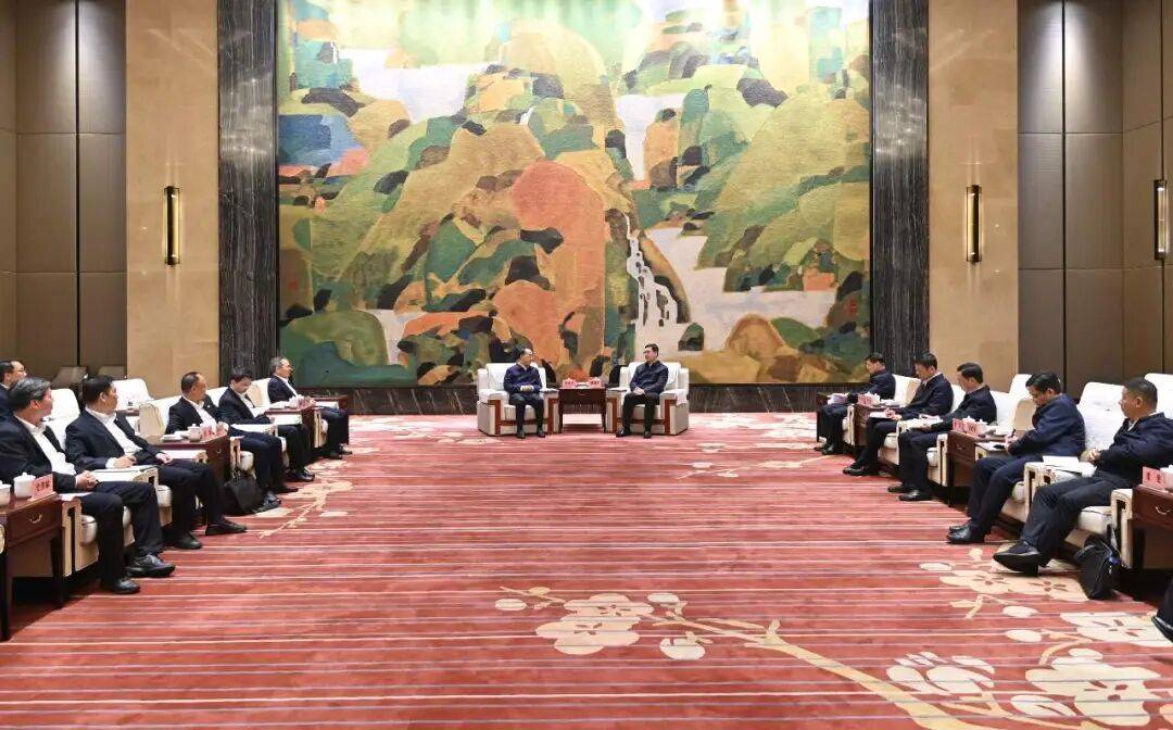 皇冠信用盘网址
_孙永才与湖北省委常委、武汉市委书记、市长盛阅春座谈