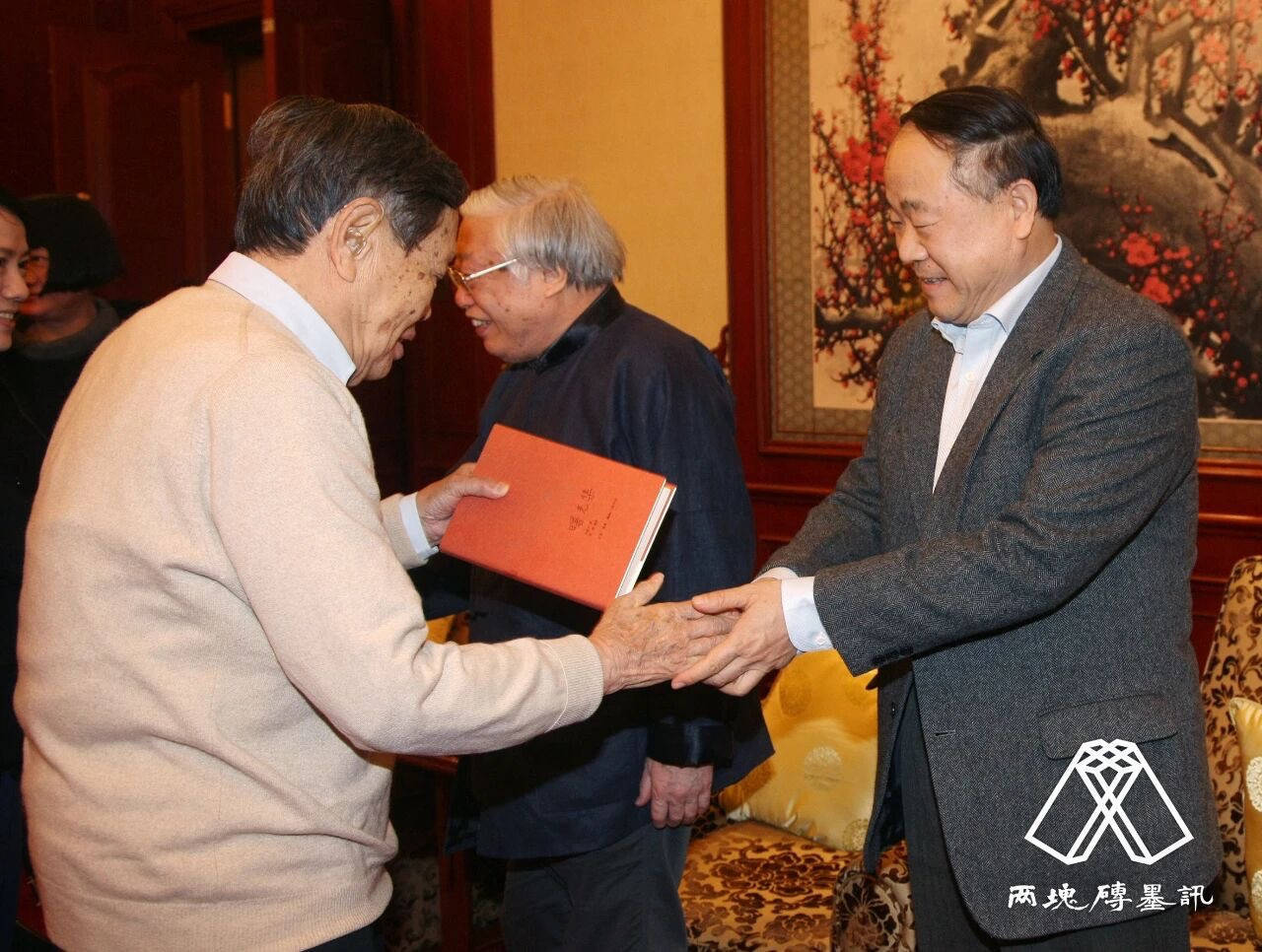 皇冠信用网开户
_窑变｜莫言悼杨振宁皇冠信用网开户
，写了一首诗：先生原本仙乡客……