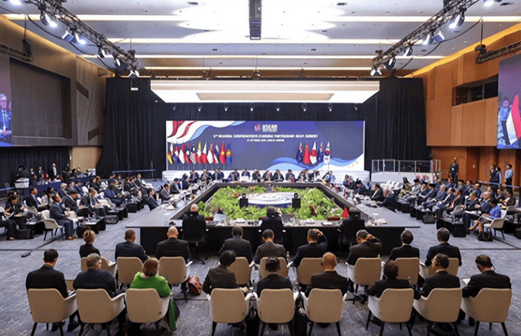 皇冠信用网怎么申请
_特朗普刚走皇冠信用网怎么申请
,中国和东盟的节奏就变了,连续开了两场没有美国的会