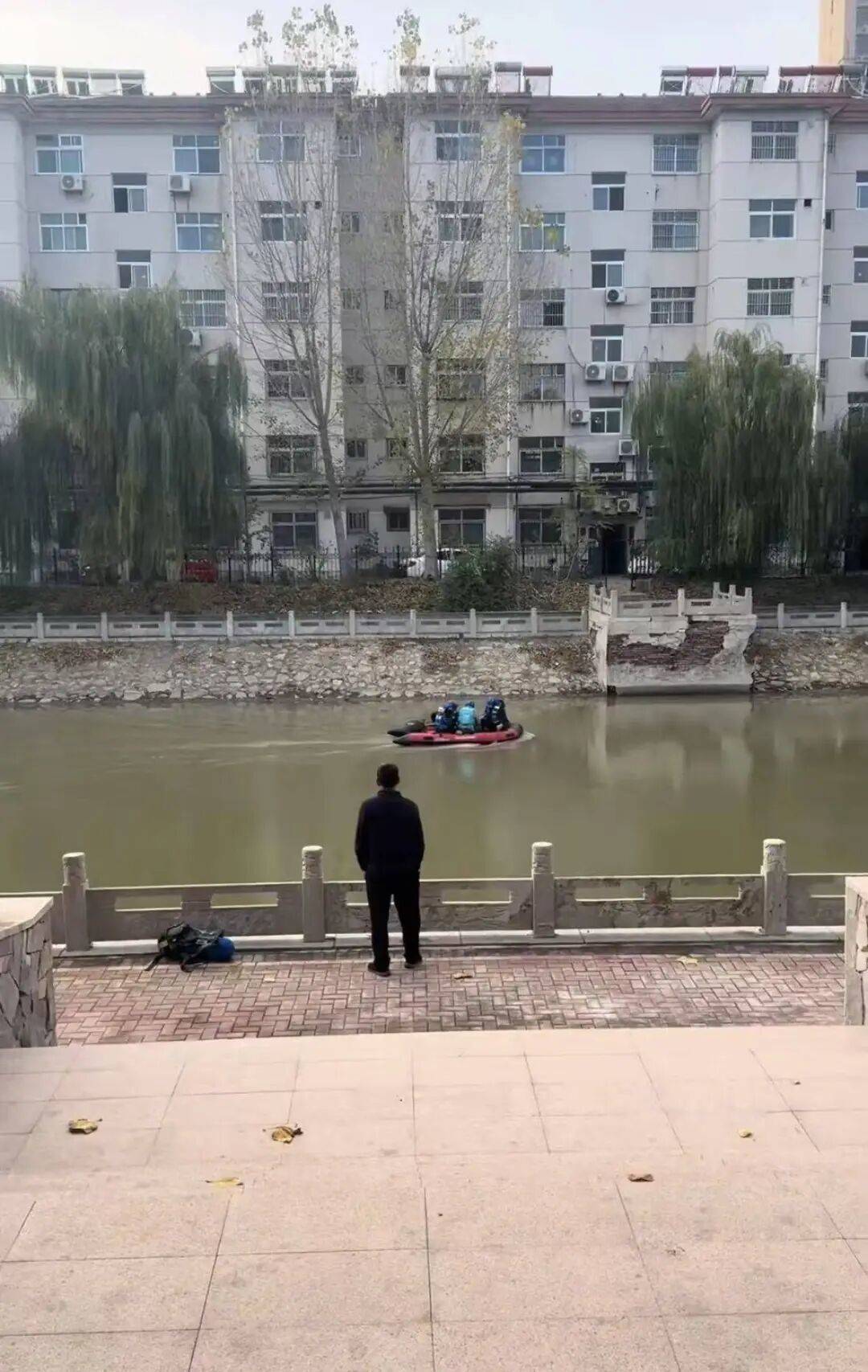 皇冠信用网开户
_山东德州一男一女夜晚坠河皇冠信用网开户
,男子已被打捞上岸,女子仍在搜救中