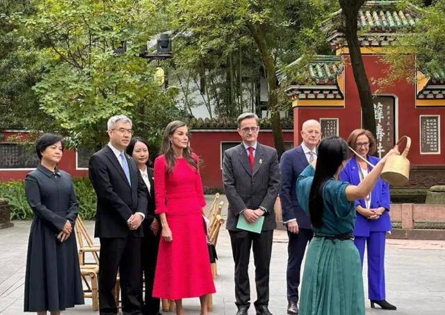 如何申请皇冠信用網
_时隔18年来华如何申请皇冠信用網
,第一站没去北京!中方高规格接待,狂签10项协议