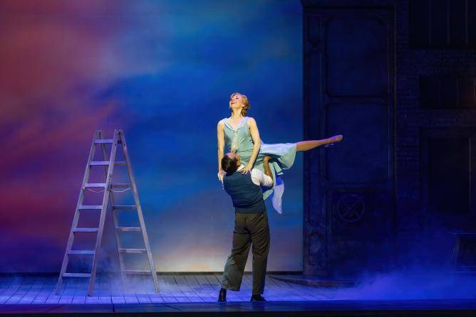 体育皇冠信用網
_每场演出要用6吨温水体育皇冠信用網
，原版音乐剧《雨中曲》将在成都上演