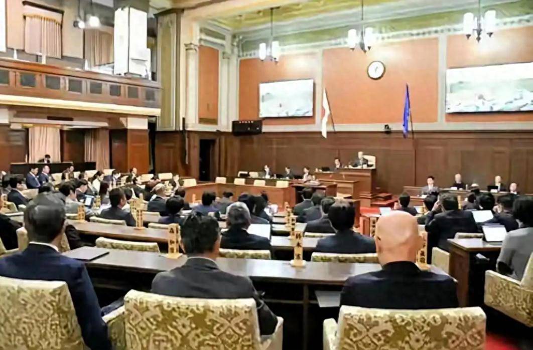 曼彻斯特城联赛
_日本正式通过决议曼彻斯特城联赛
，要求薛剑总领事公开道歉！12月高市早苗还要办一桩大事