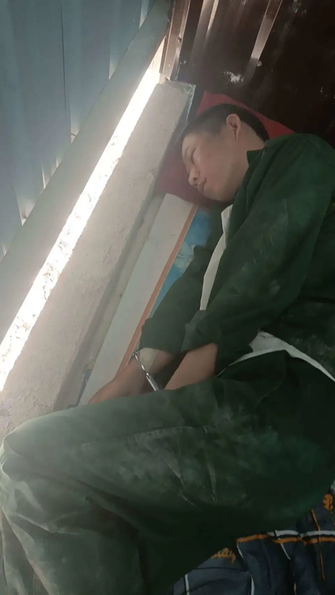 怎么弄皇冠信用網
_“肋骨戳进内脏怎么弄皇冠信用網
,脚趾全部被掰断!”河南19岁青年疑陷缅北两度逃跑失败