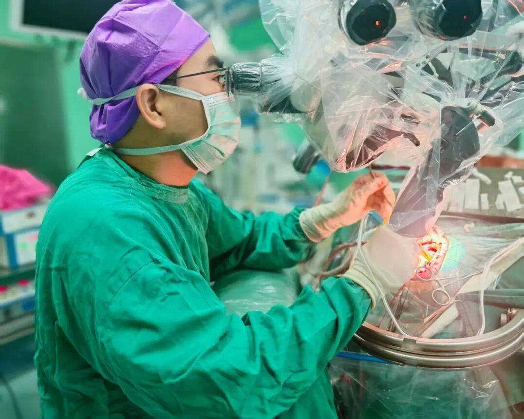 怎么申请皇冠信用网
_广东一男子20多年不敢一个人出门怎么申请皇冠信用网
,医生从他脑中取出10厘米活虫