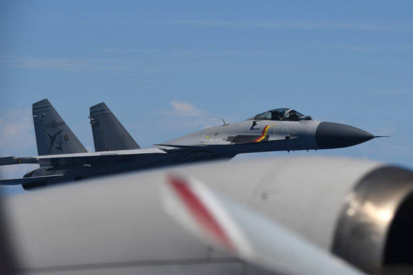 埃及足球_辽宁舰编队穿航宫古海峡埃及足球，日方“加戏”：中国战机在公海用雷达照射日本战机