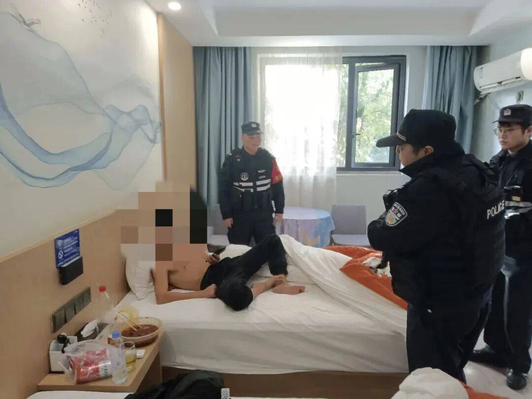 皇冠信用网怎么注册
_满身酒气、恶意报警皇冠信用网怎么注册
!拘!