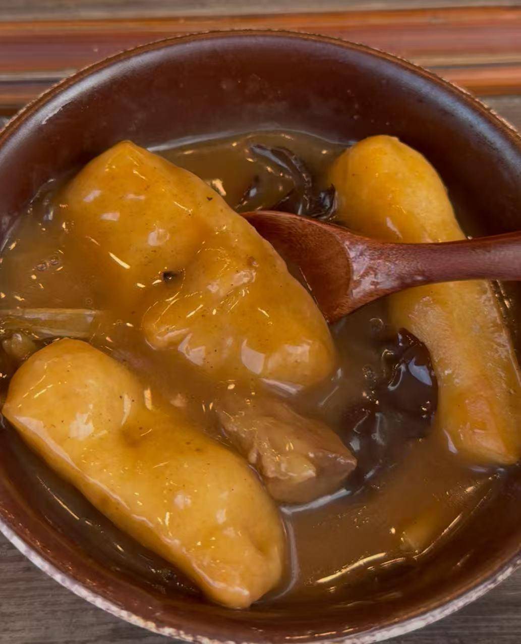 皇冠信用网代理_26岁郑州小伙伦敦闹市开店卖胡辣汤:原料来自国内皇冠信用网代理,一碗售价130元,日均客流约300人,外国顾客占三分之一