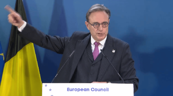 皇冠信用网会员_比利时首相忍无可忍:我要回圣彼得堡了皇冠信用网会员,和阿萨德做邻居,拿去当标题吧!