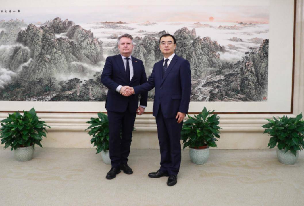 皇冠信用网代理注册_泽连斯基破翻脸比翻书快皇冠信用网代理注册,乌克兰即将发出新制裁令,包括中国公民?中方措辞严厉