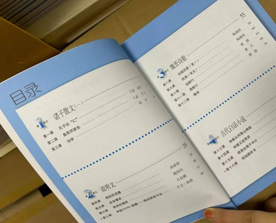 皇冠信用网登2_马来西亚华人被排挤但中文流利皇冠信用网登2,新加坡华人为何却主动抛弃中文?