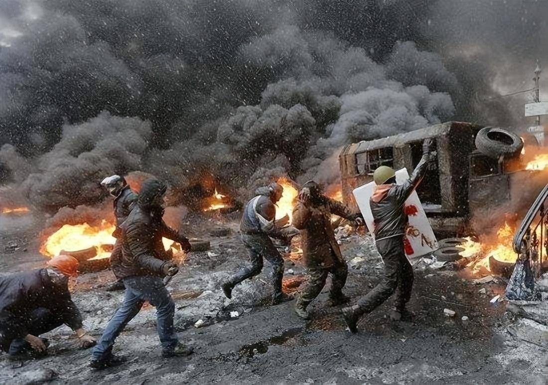 皇冠信用网需要押金吗_死伤惨重！乌克兰彻底杀疯突袭俄控区皇冠信用网需要押金吗，对自己人都动手，普京或被逼斩首乌决策中心