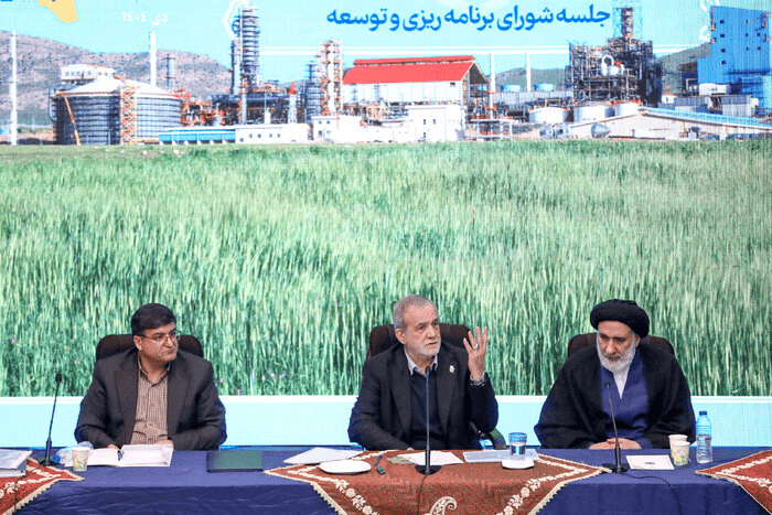 皇冠信用网登123出租_伊朗总统:若民众不满 责任别都推给美国