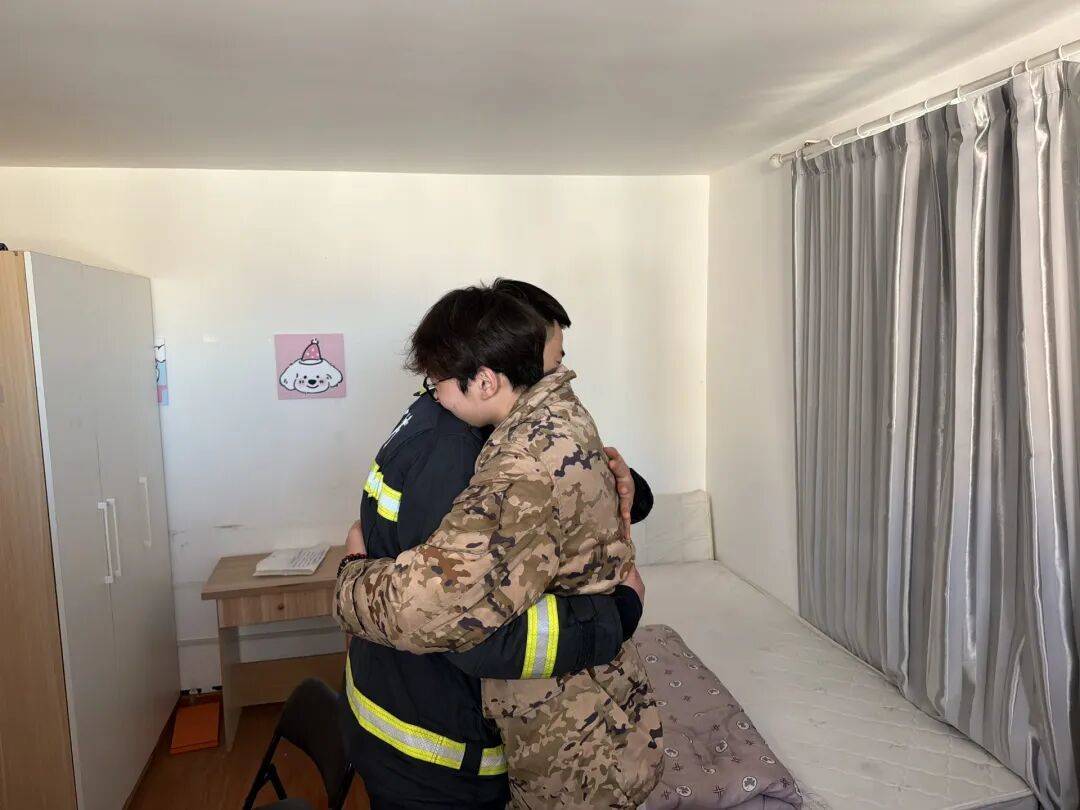 皇冠信用网申请_北京一小区21层发生火灾!同一户内相邻房间皇冠信用网申请,有人昏迷有人毫发无伤