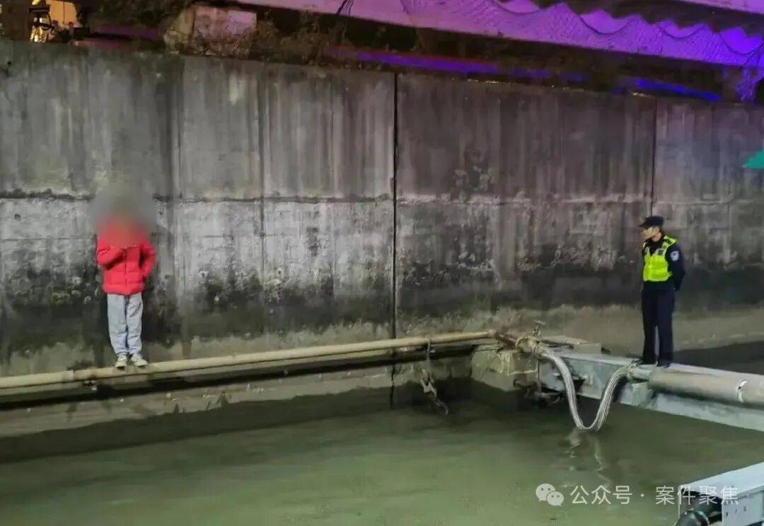 皇冠信用网代理_骗了别人18万元皇冠信用网代理,上海一男子凌晨站在黄浦江边“想抽最后一支烟”