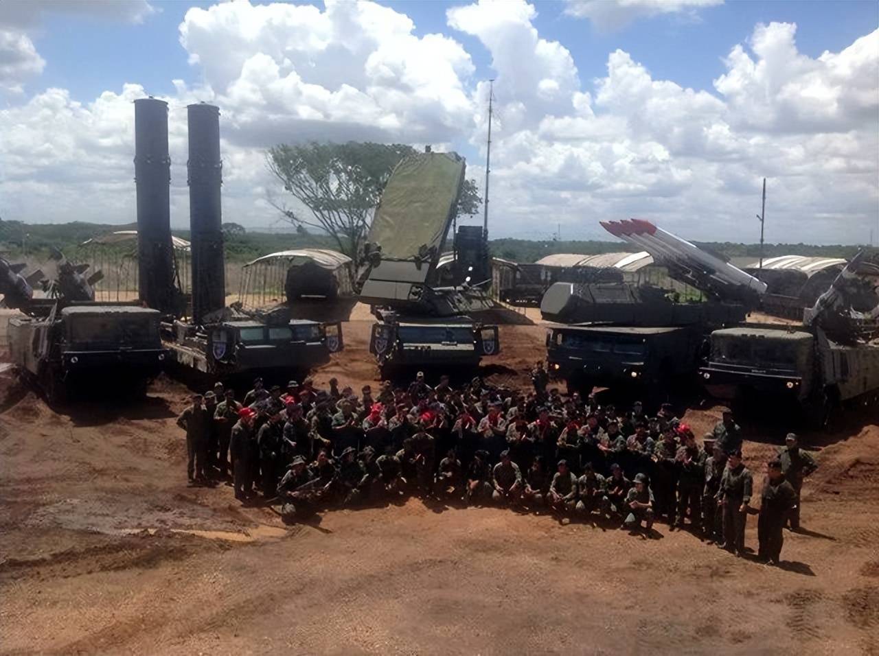 皇冠信用出租足球_真实战场太惨烈!遭遇美军突袭皇冠信用出租足球,古巴军团拒绝投降,61岁上校战死