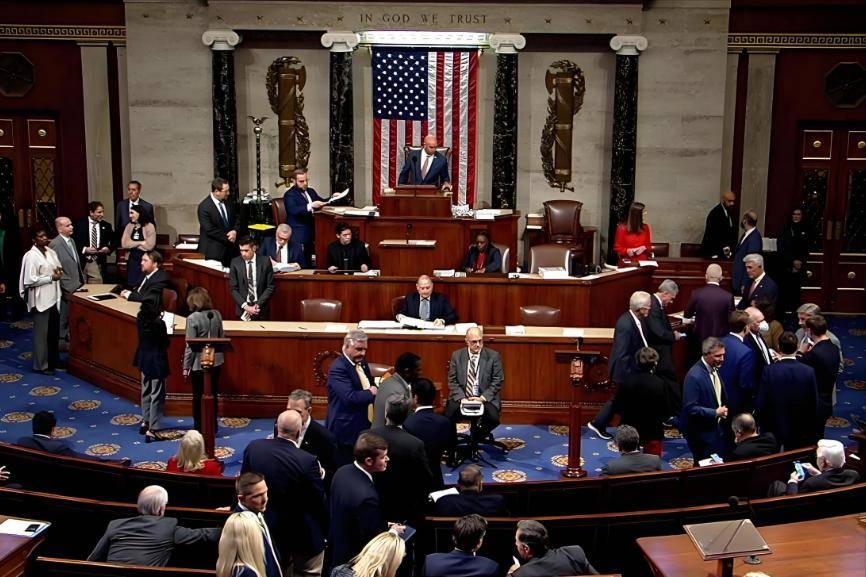 皇冠app_52票赞成47票反对！美国投票结果公布皇冠app，共和党五人反水，特朗普痛骂“叛徒”！