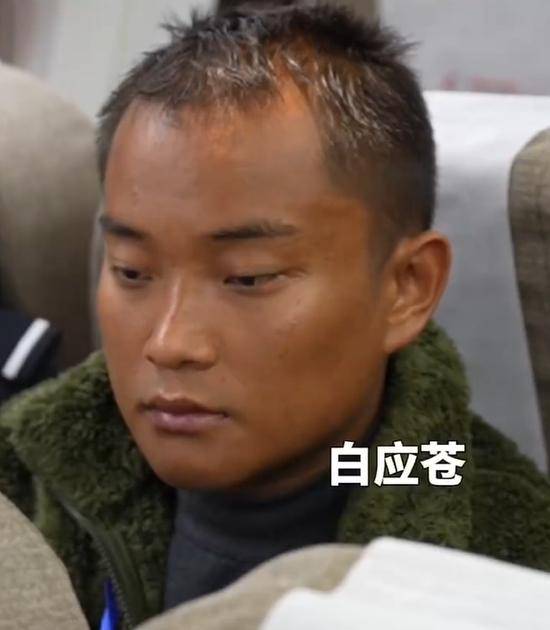 皇冠官方
_四大电诈头目被押解回国皇冠官方
,舱内特写画面首次曝光