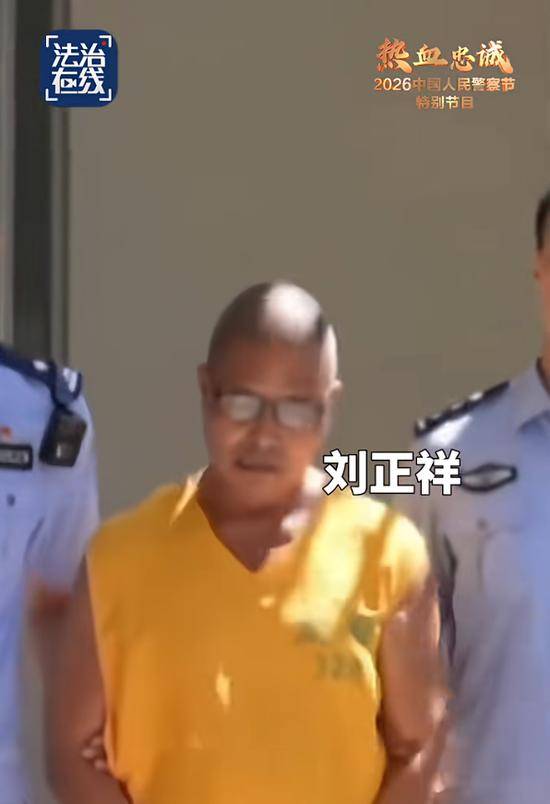 皇冠官方
_四大电诈头目被押解回国皇冠官方
,舱内特写画面首次曝光