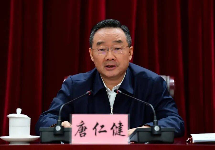 皇冠平台
_原中央委员唐仁健皇冠平台
,出镜落泪忏悔!受贿2.68亿余元,官方披露:行贿人主要来自于他的日常吃喝玩乐圈