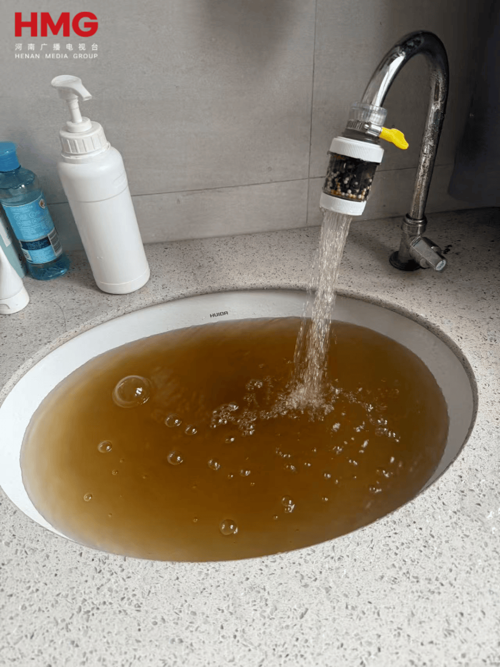 世界杯代理注册_生花生米黄曲霉毒素超标11倍世界杯代理注册，河南一高校食堂被市监局通报，学生无奈点外卖，离职员工：后勤公司代管食堂，人手不足；校方回应