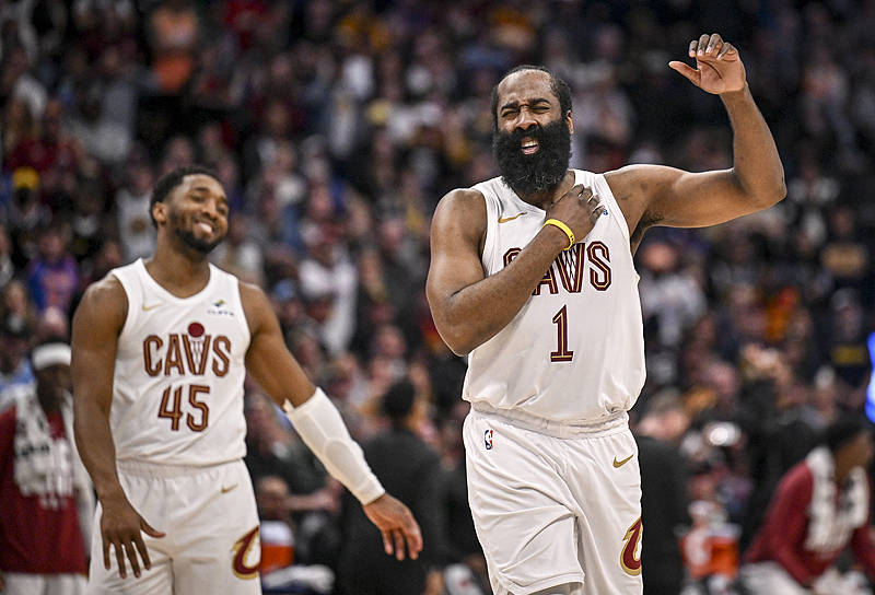 正版皇冠信用网_NBA丨哈登连续发挥高水平令骑士如虎添翼