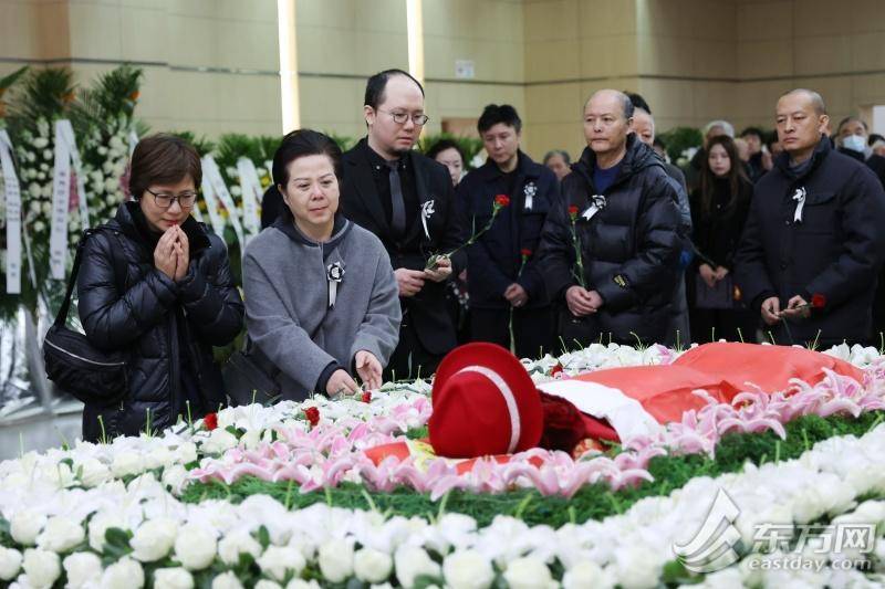 皇冠代理联系方式
_上海市民送别百岁嫩娘:从艺八十载皇冠代理联系方式
,最后一次红装谢幕 | 组图