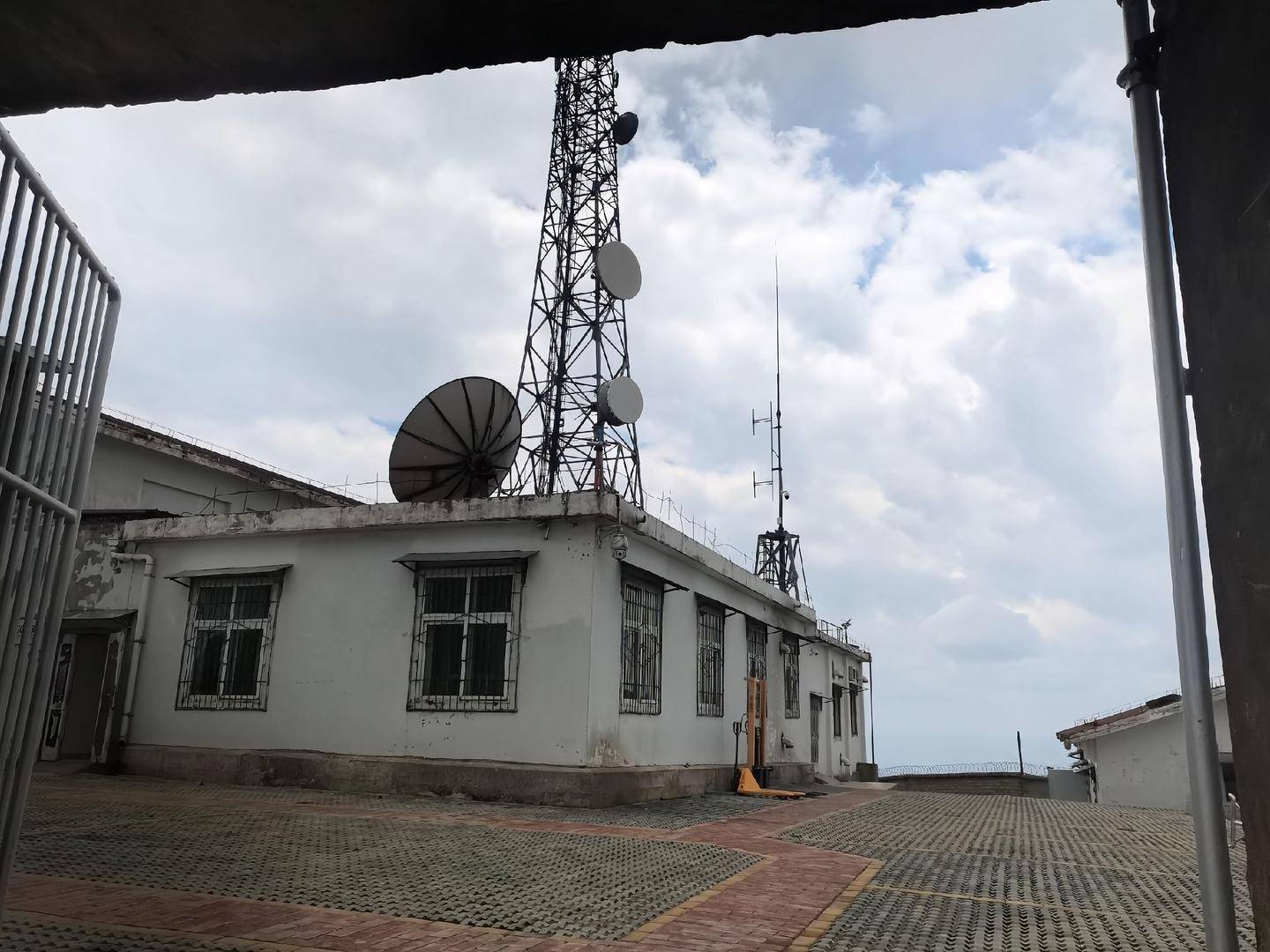 皇冠信用盘代理 _一事业单位招人守机房：岗位在海拔3614米的山顶皇冠信用盘代理 ，方圆10公里无人住，每月驻山不低于半个月