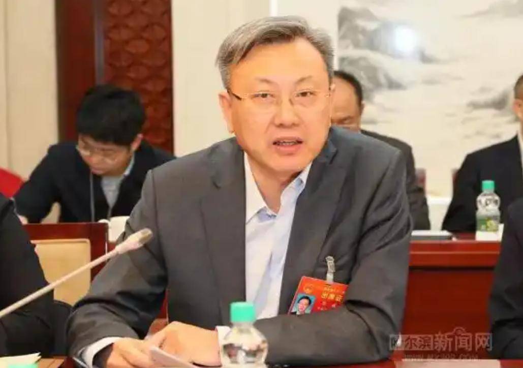 皇冠信用网在线开户_卸任高校党委书记3年多后皇冠信用网在线开户,64岁的张斌被查