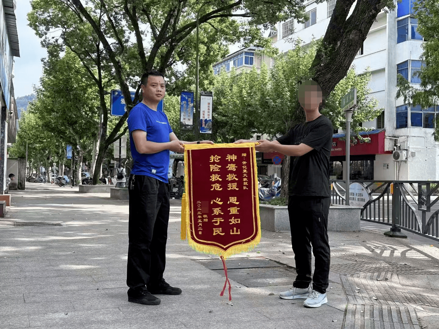 皇冠信用网会员账号_浙江开化蓝天救援队队长张伟车祸去世皇冠信用网会员账号，年仅36岁 队友：他参与救援200余次，妻子刚怀孕