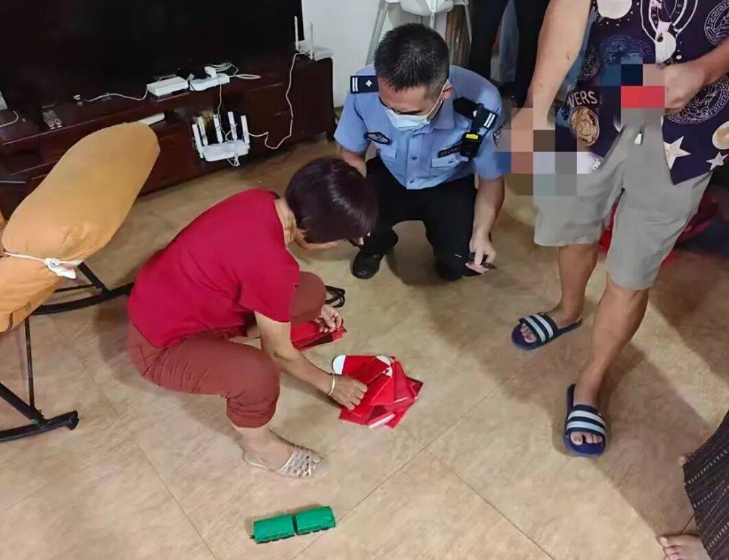 皇冠信用网会员申请_福建一对新人婚宴刚办完皇冠信用网会员申请,5万元礼金“不翼而飞”,民警满屋翻遍后全额找回,竟是新郎忘记已将钱藏至一隐蔽位置