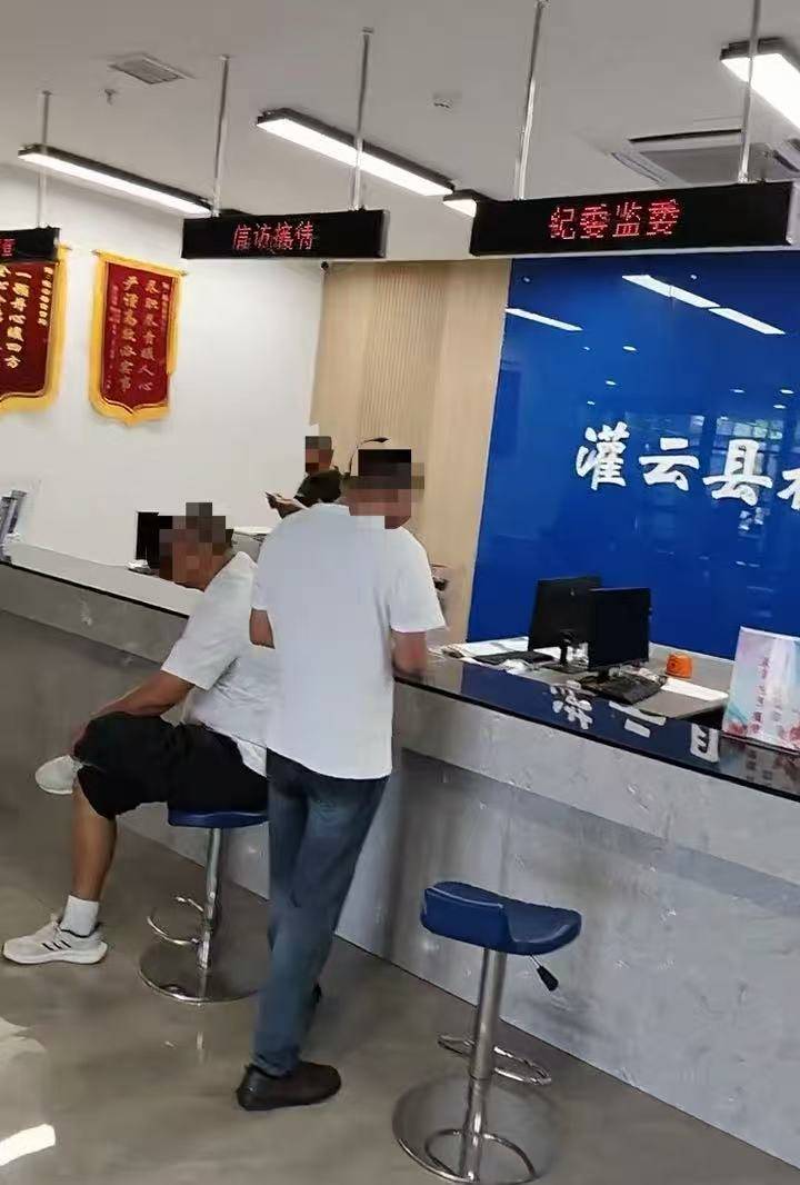 皇冠信用网代理注册_9点了办事窗口咋没人?网友质疑江苏灌云政府部门没人在岗皇冠信用网代理注册,当地回应